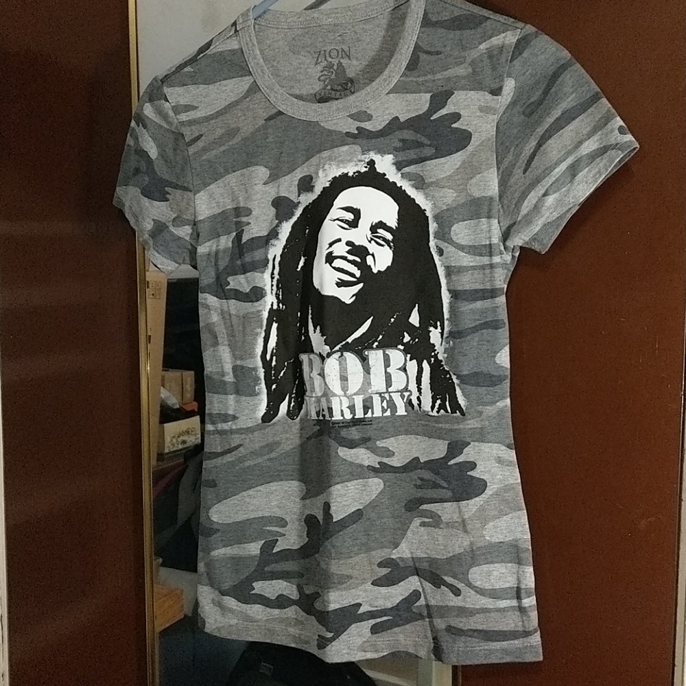 Bob Marley t-shirt